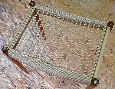 椅子張り：デーニッシュネイルを用いた平面張り：縦張り・捨て巻き終了
